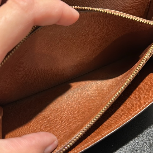 Louis Vuitton Wallet - Authentic - Picture 7 of 7